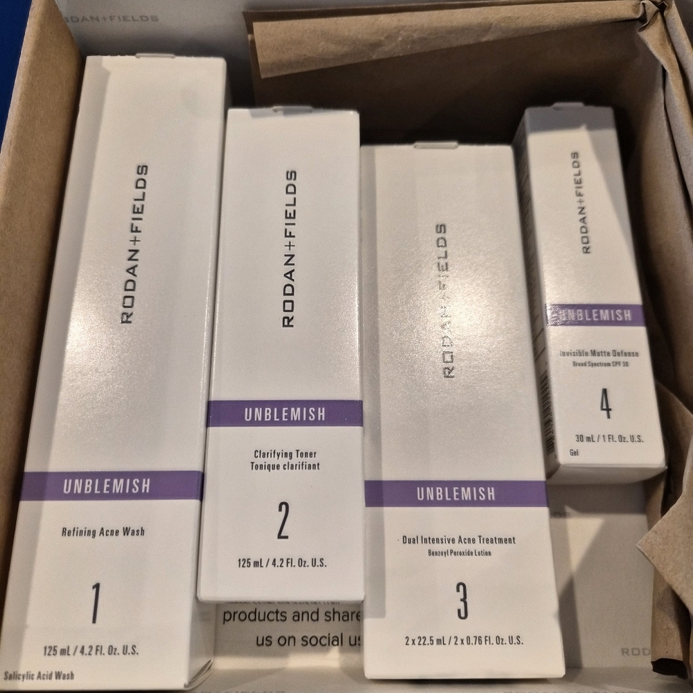 Rodan + Fields Unblemish Skincare Set - White and Purple